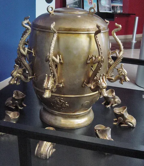 Ancient China: Seismographs, Engineering, And Early High‑Tech Instruments (By en:user: Kowloonese, CC BY-SA 3.0)