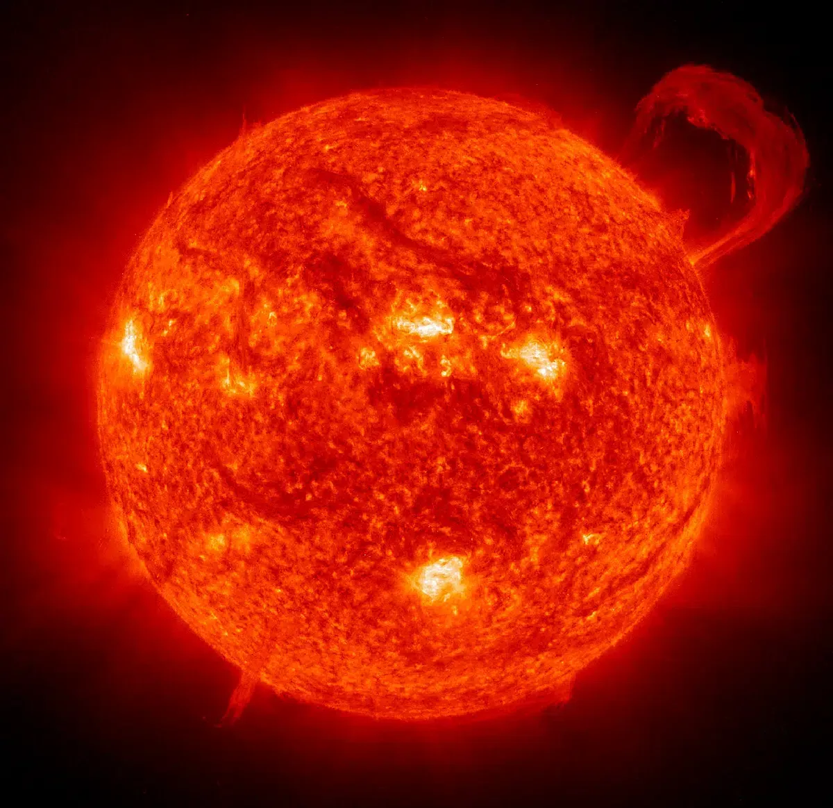 #8 - The Sun's Corona Really Is Heated by Magnetic "Nano-Flares" (Image Credits: Rawpixel)