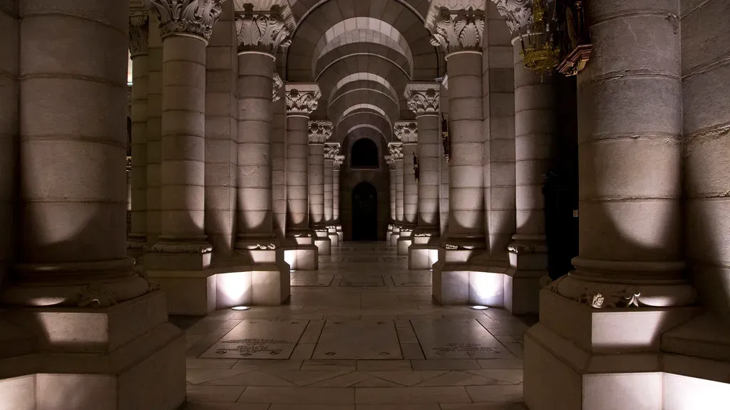 #3 - The Mysterious Royal Burials Under European Cathedrals (Mtale, Flickr, CC BY 2.0)