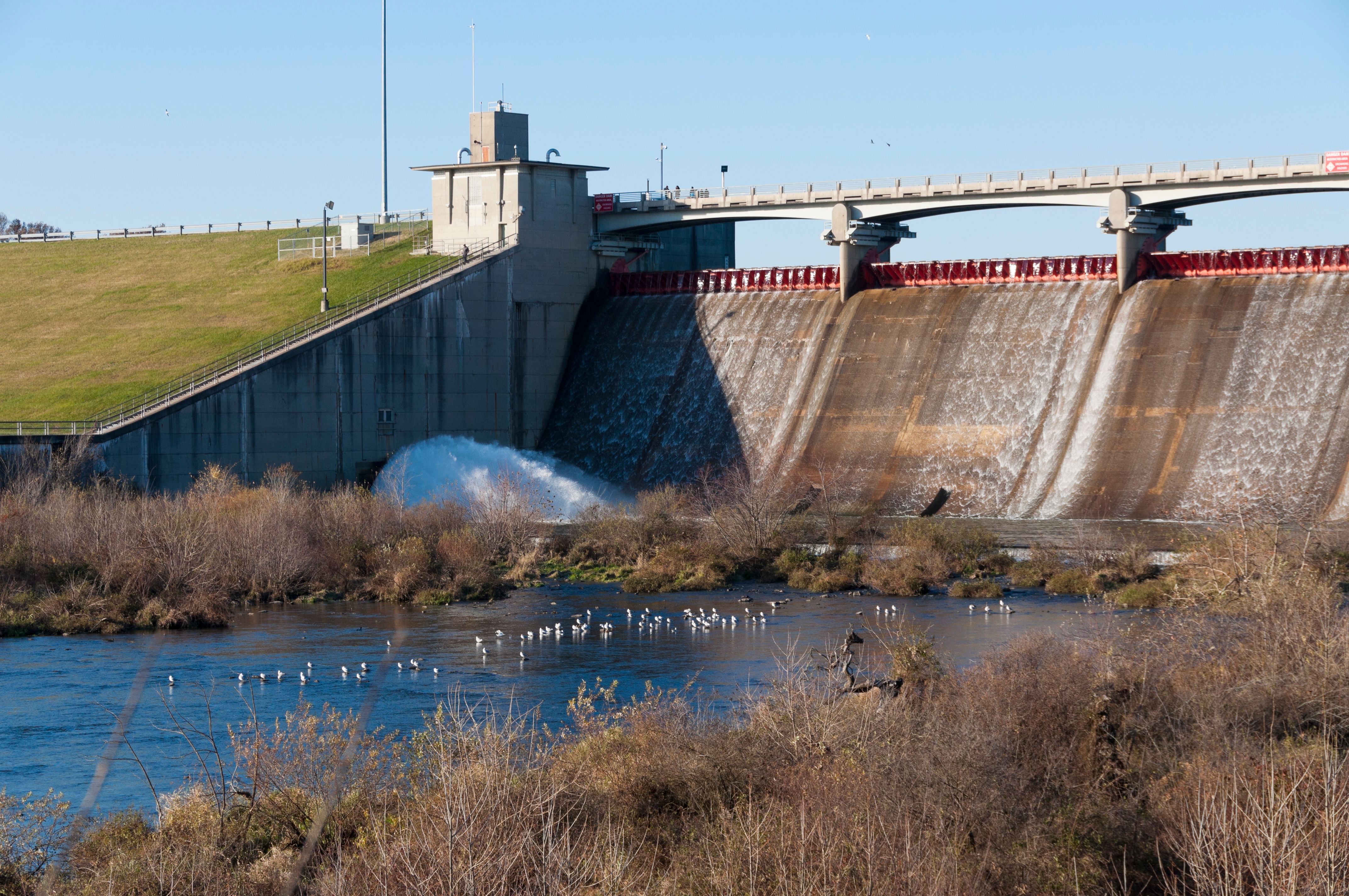 The Hoover Dam's Upward-Flowing Water (Image Credits: Wikimedia)