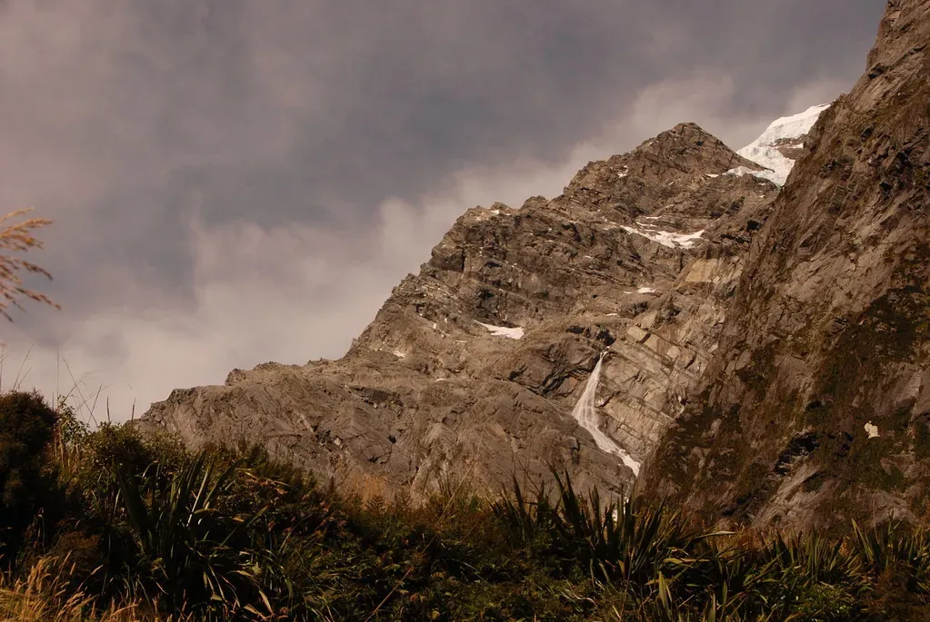 10. Catastrophic Rock and Ice Avalanches From Collapsing Peaks (mikegoren, Flickr, CC BY 2.0)