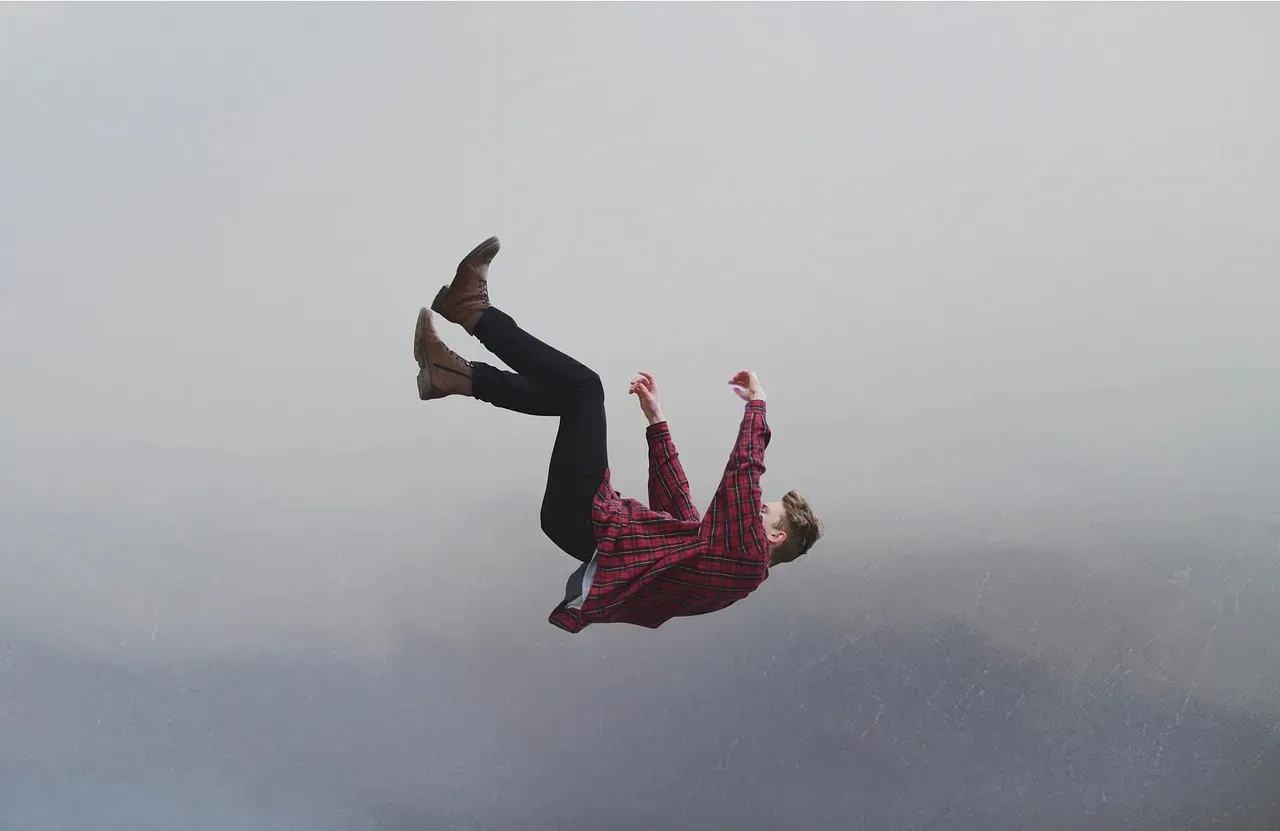 When Falling Dreams Might Be a Red Flag (Image Credits: Pixabay)