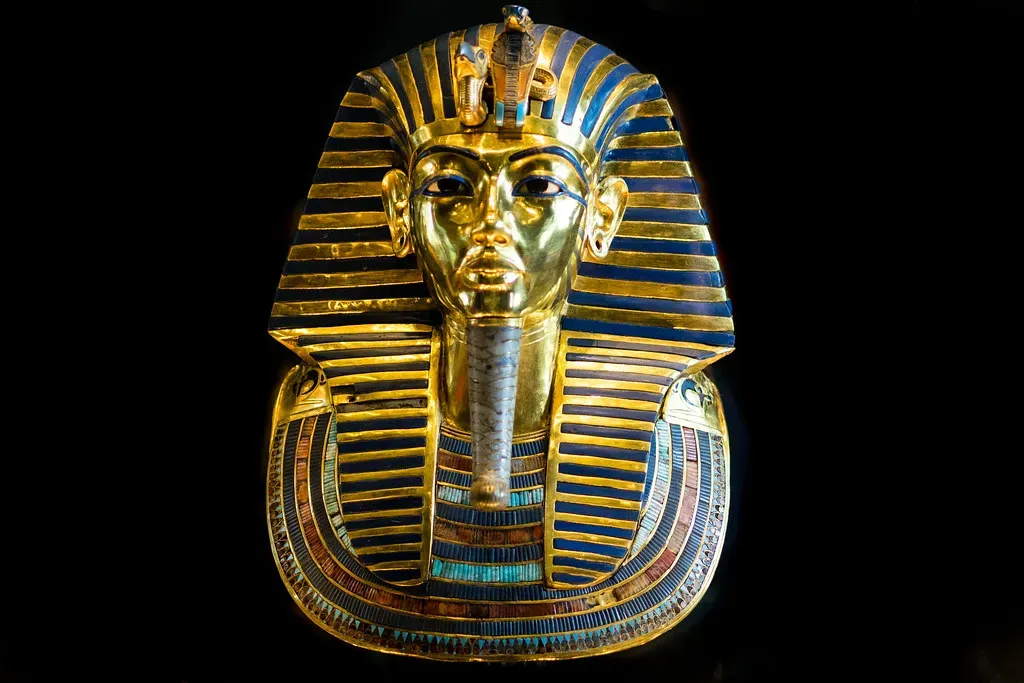 5. You uncover a rushed, improvised burial that rewrites royal expectations (Mark Fischer, Flickr, CC BY-SA 2.0)