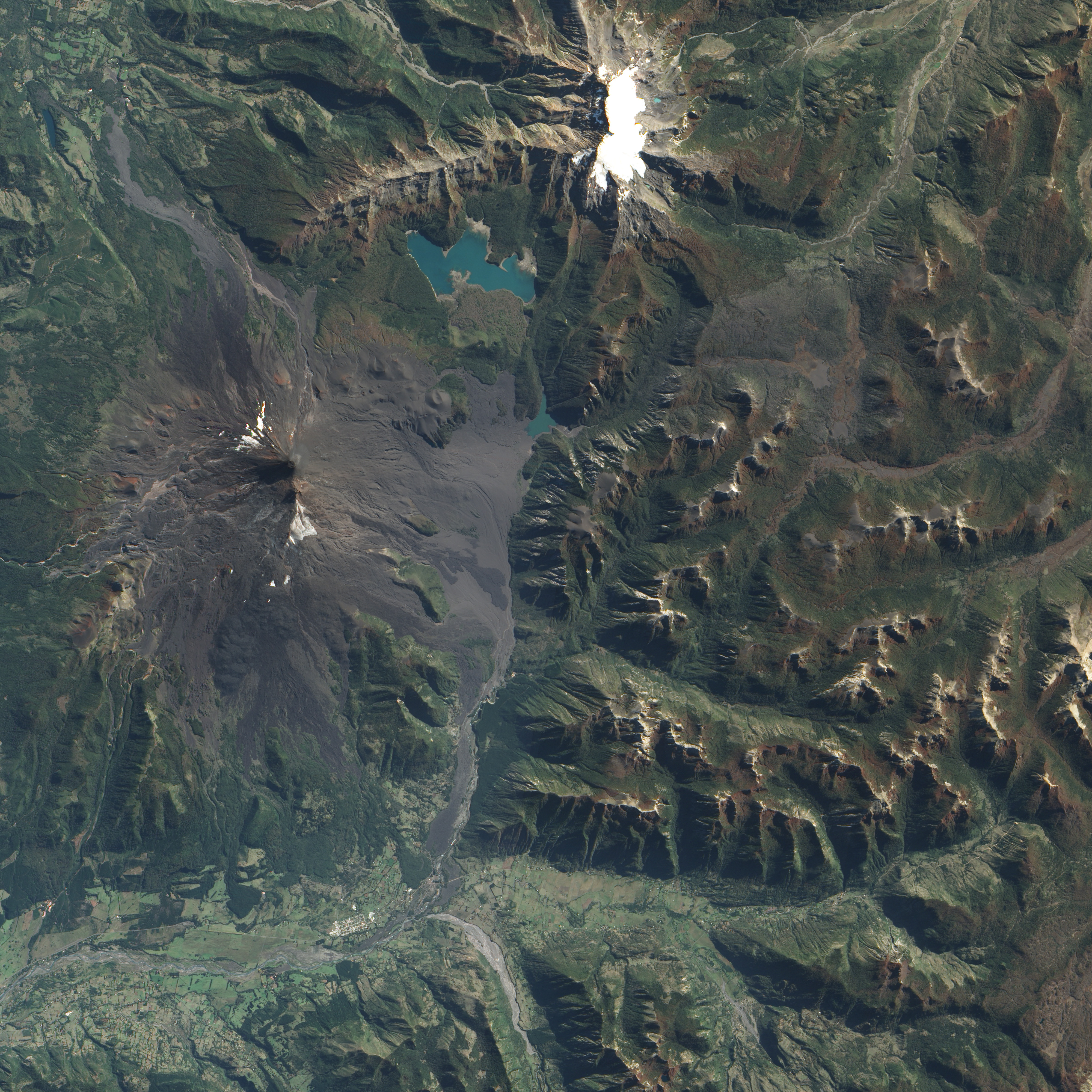 Chile's Andean Volcanic Belt: South America's Fiery Spine (Image Credits: Wikimedia)