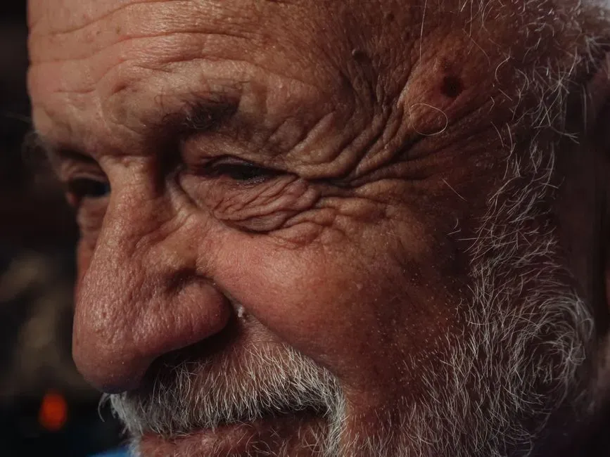 Aging, Entropy, and Why Bodies Cannot Keep Up Forever (Image Credits: Pexels)