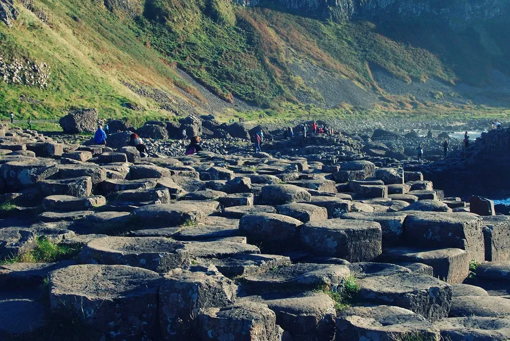 The Hexagonal Columns of Giant’s Causeway (LisaW123, Flickr, CC BY 2.0)