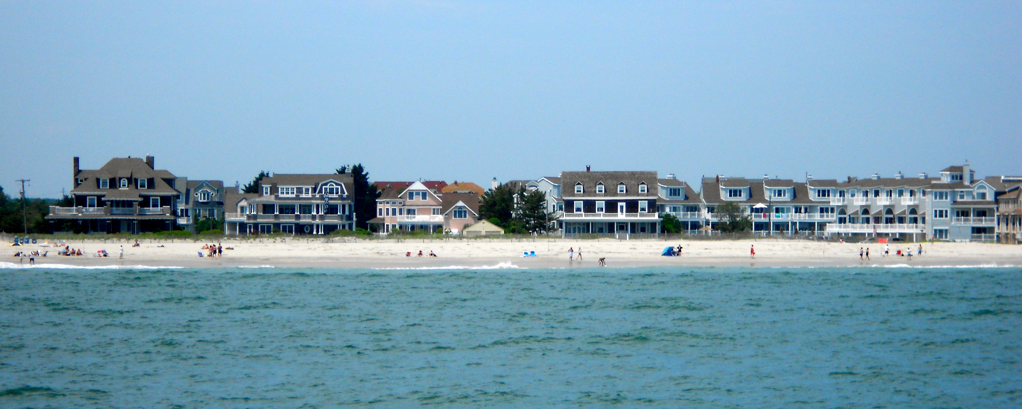 Cape May, New Jersey - Where the Bay Meets the Atlantic (Image Credits: Wikimedia)