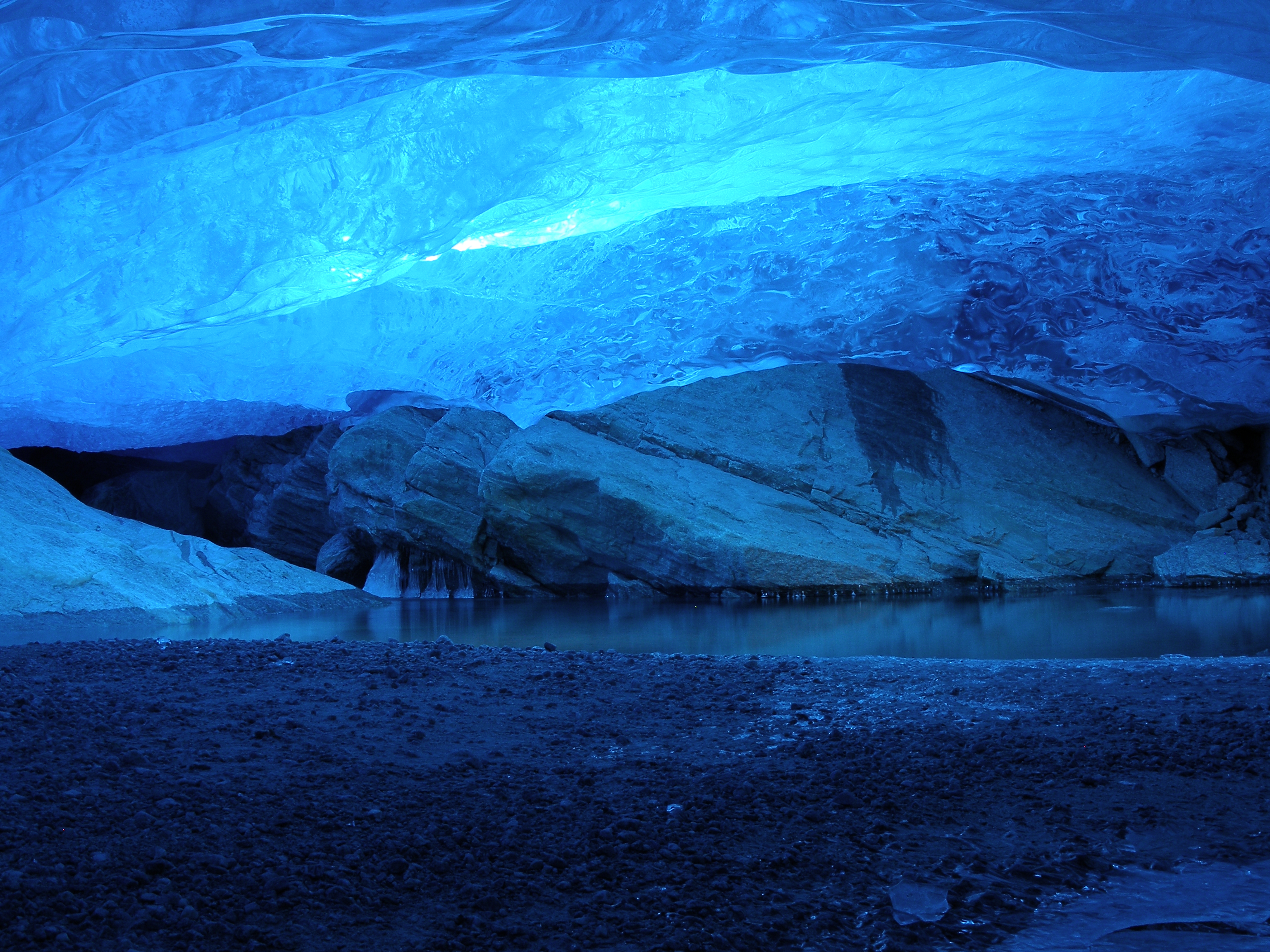 The Science Behind Nature's Crystal Palaces (Image Credits: Wikimedia)