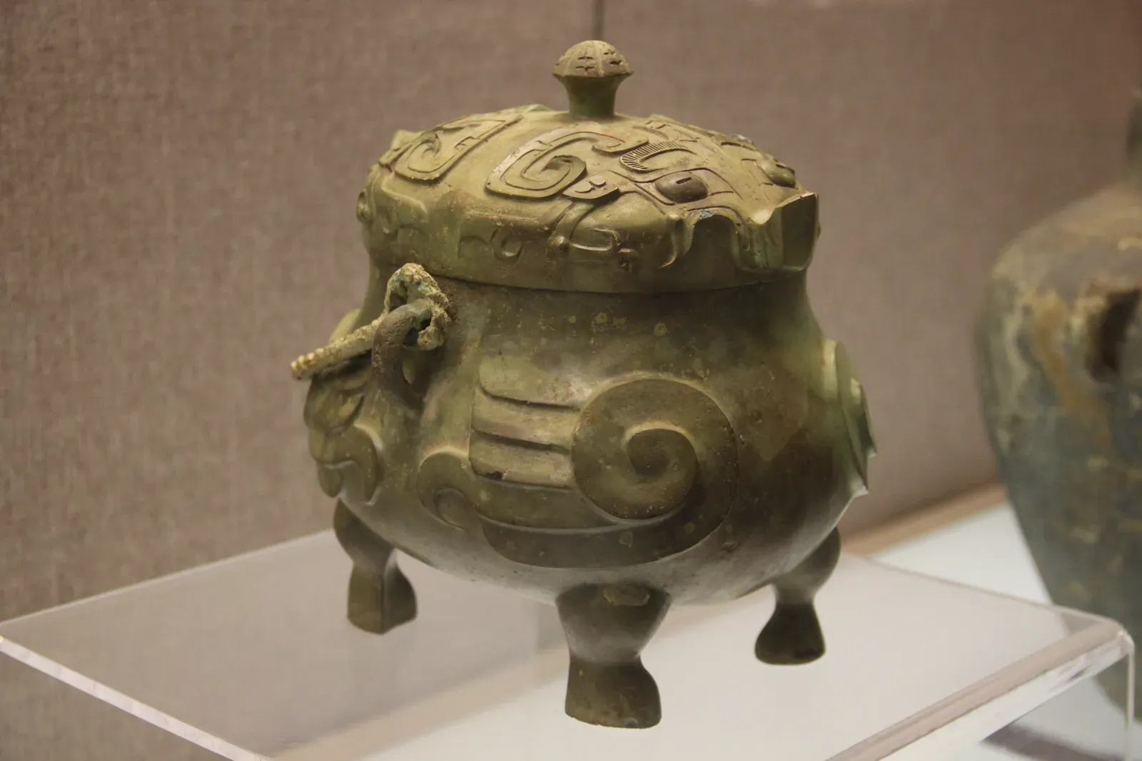 11. Shang Dynasty Bronze Vessels Cast With Paper-Thin Walls (By Gary Todd, CC0)