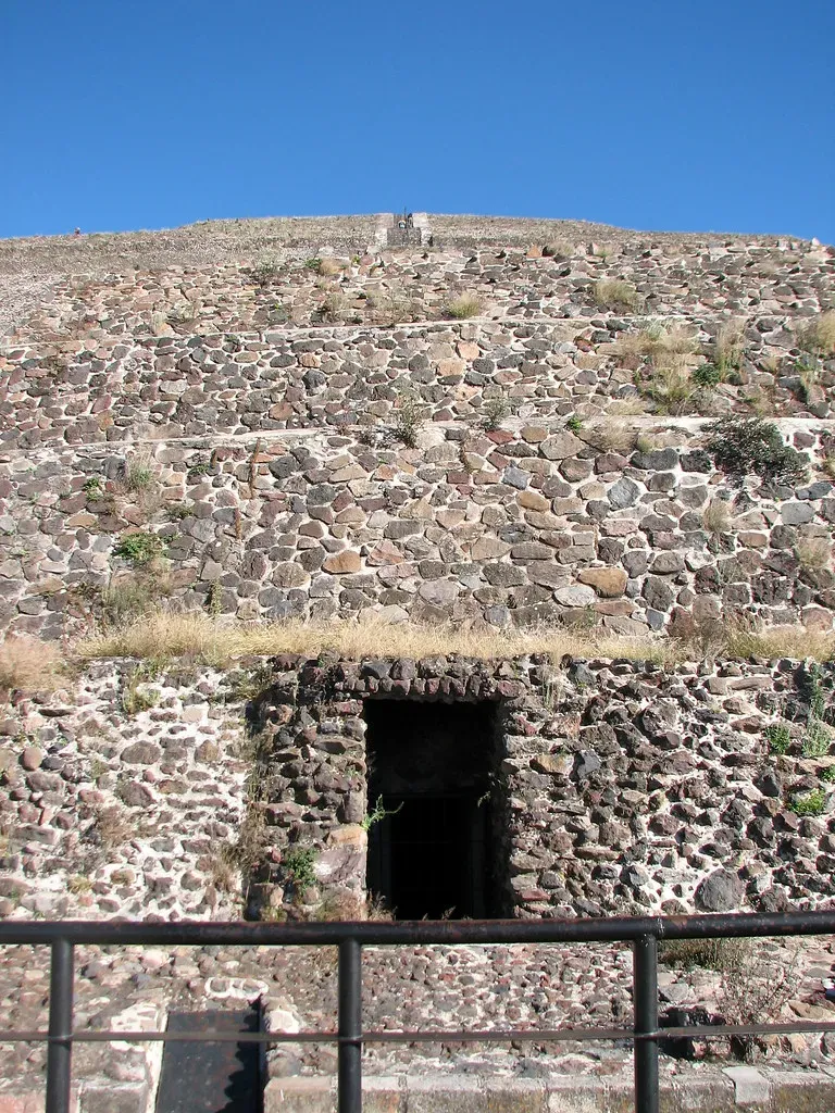 Subterranean Temples and Tunnels Beneath Teotihuacan (schizoform, Flickr, CC BY 2.0)