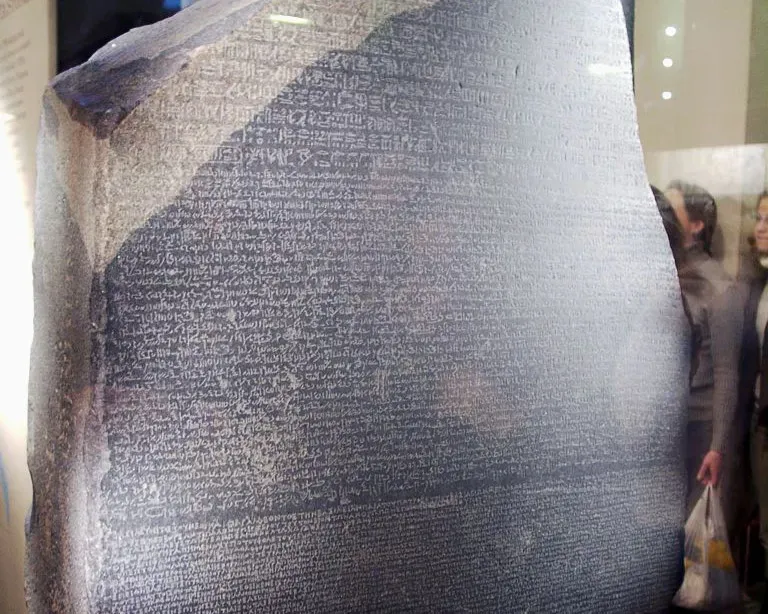 The Rosetta Stone: When One Slab Changed Everything (Image Credits: Wikimedia)