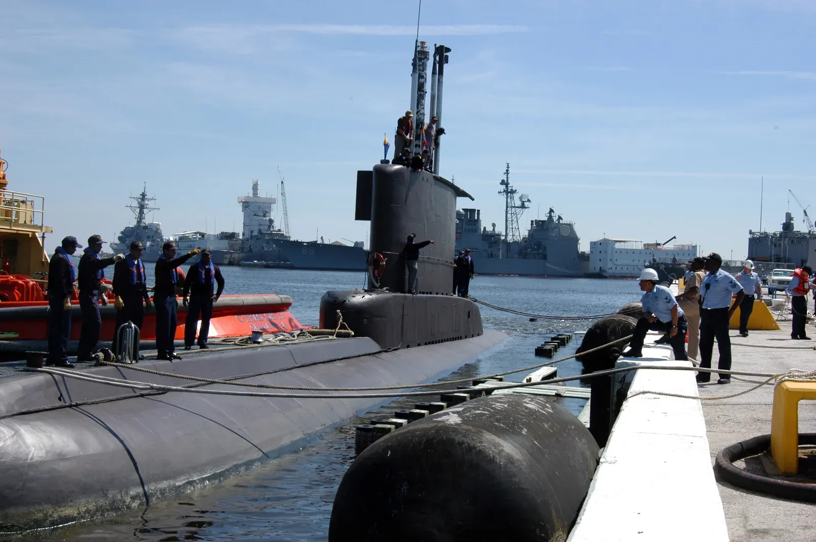 9. What Submariners Quietly Tell You When the Uniform Comes Off (This image was released by the United States Navy with the ID 050330-N-0507C-003 (next).
This tag does not indicate the copyright status of the attached work. A normal copyright tag is still required. See Commons:Licensing.العربية ∙ বাংলা ∙
Bahasa Indonesia ∙
Bahaso Jambi ∙
Deutsch ∙ Deutsch (Sie-Form) ∙ English ∙ español ∙ euskara ∙ فارسی ∙ français ∙ italiano ∙ 日本語 ∙ 한국어 ∙ македонски ∙ മലയാളം ∙ Plattdüütsch ∙ Nederlands ∙ polski ∙ پښتو ∙ português ∙ русский ∙ slovenščina ∙ svenska ∙ Türkçe ∙ українська ∙ 简体中文 ∙ 繁體中文 ∙ +/−, Public domain)
