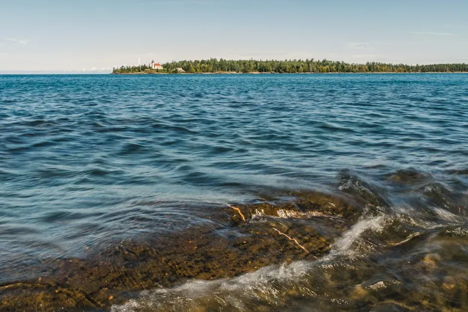 5. Sudden Seiches Can Raise and Drop the Whole Lake Like a Giant Bathtub (Image Credits: Pexels)