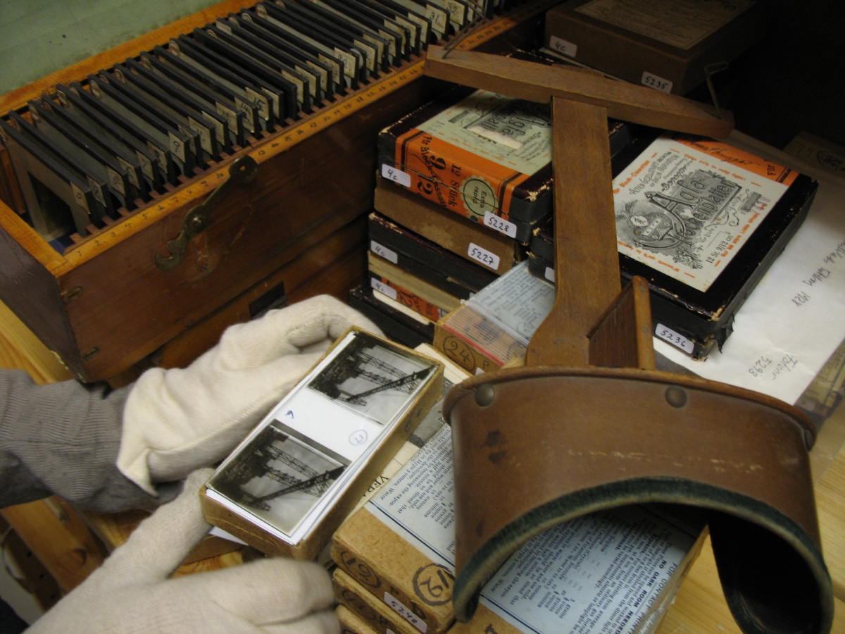 Radioactivity: Uranium in a Drawer (Image Credits: Wikimedia)