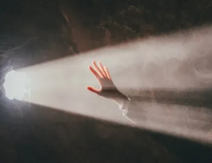 Visions Of The Afterlife: Near-Death Experiences And The Dying Brain (Image Credits: Pexels)