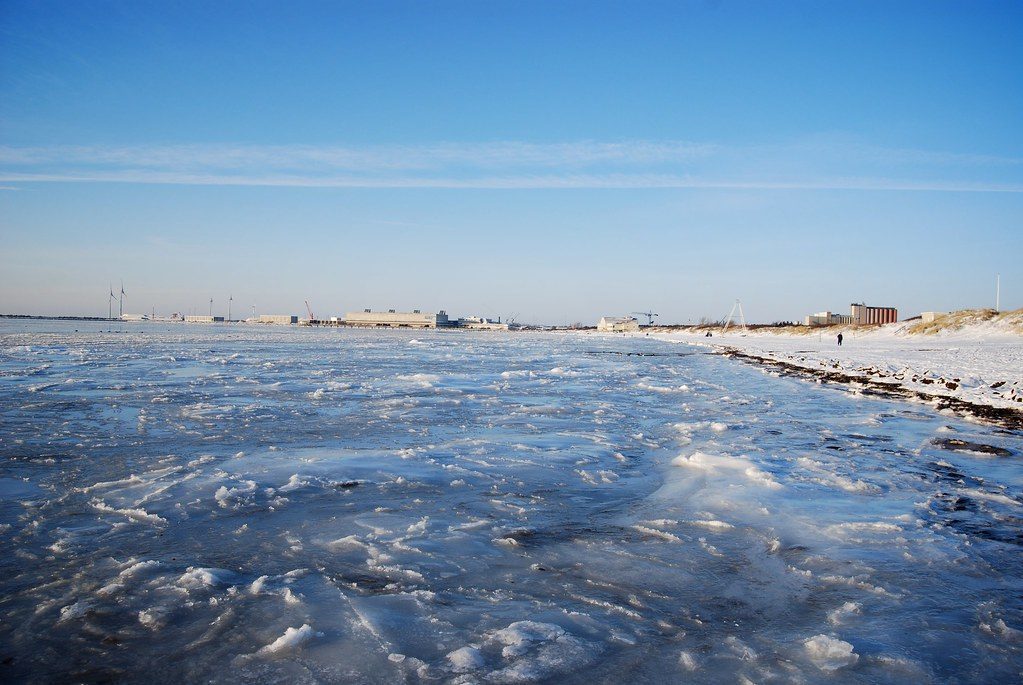 The Ocean's Slow Surrender to Ice (Image Credits: Flickr)