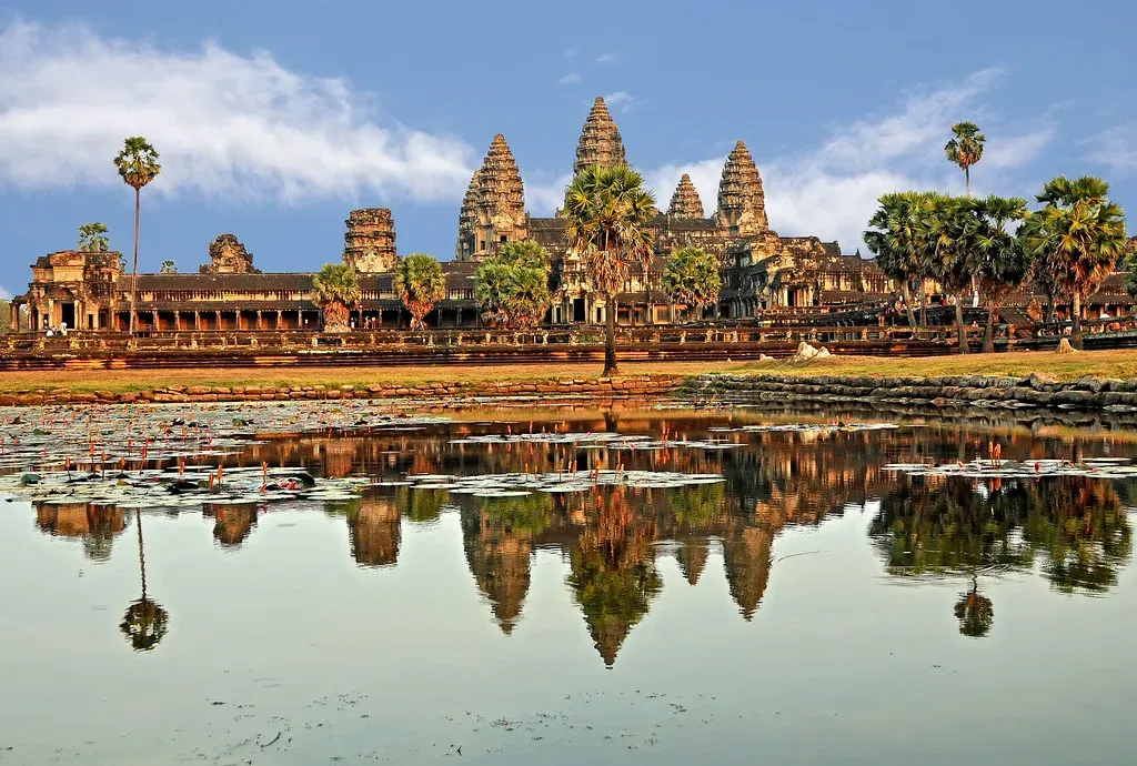 #13 – The Temple Complex of Angkor Wat (Cambodia) (dgjarvis10@gmail.com, Flickr, CC BY-SA 2.0)