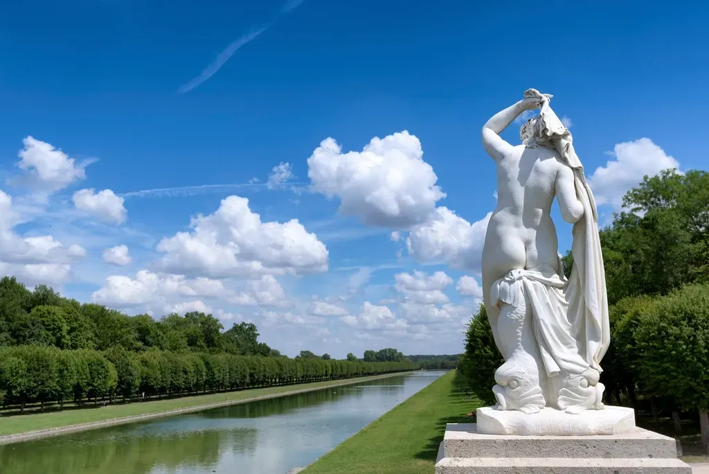 #7 - The Modern Art Sculptures Fished Out of a Canal as a Joke (Image Credits: Rawpixel)