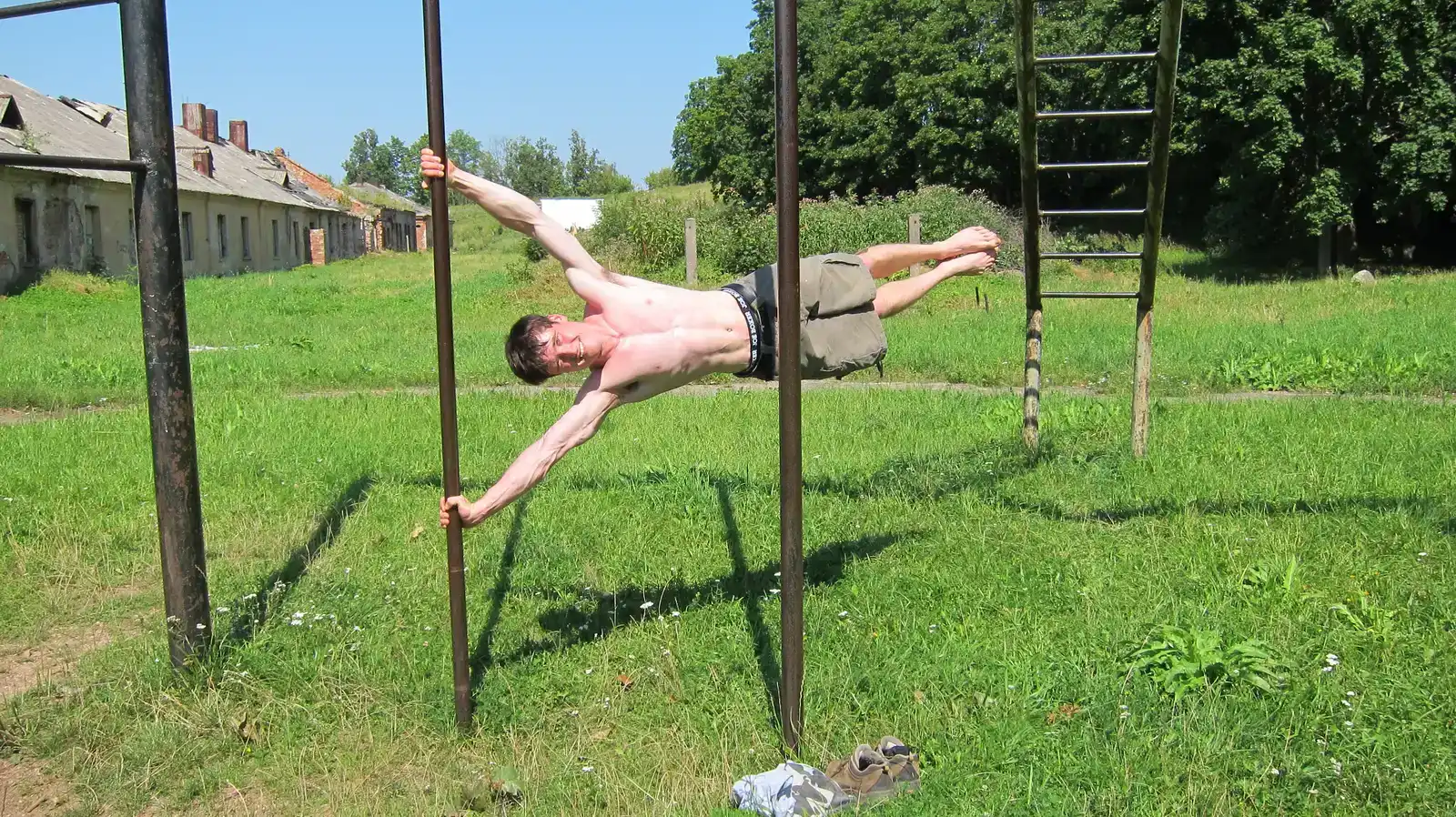 The Bone-Bending Power of Static Holds (Image Credits: Wikimedia)