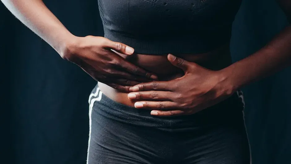 2. Your Gut Starts Talking: Bloating, Cramping, and Sudden Bathroom Changes (Image Credits: Pexels)