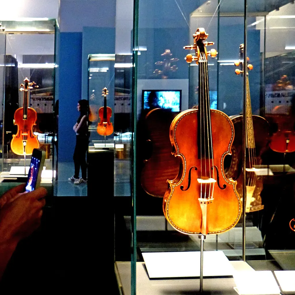 #13 - Stradivarius Violins' Exact Acoustic Formula (pom'., Flickr, CC BY-SA 2.0)