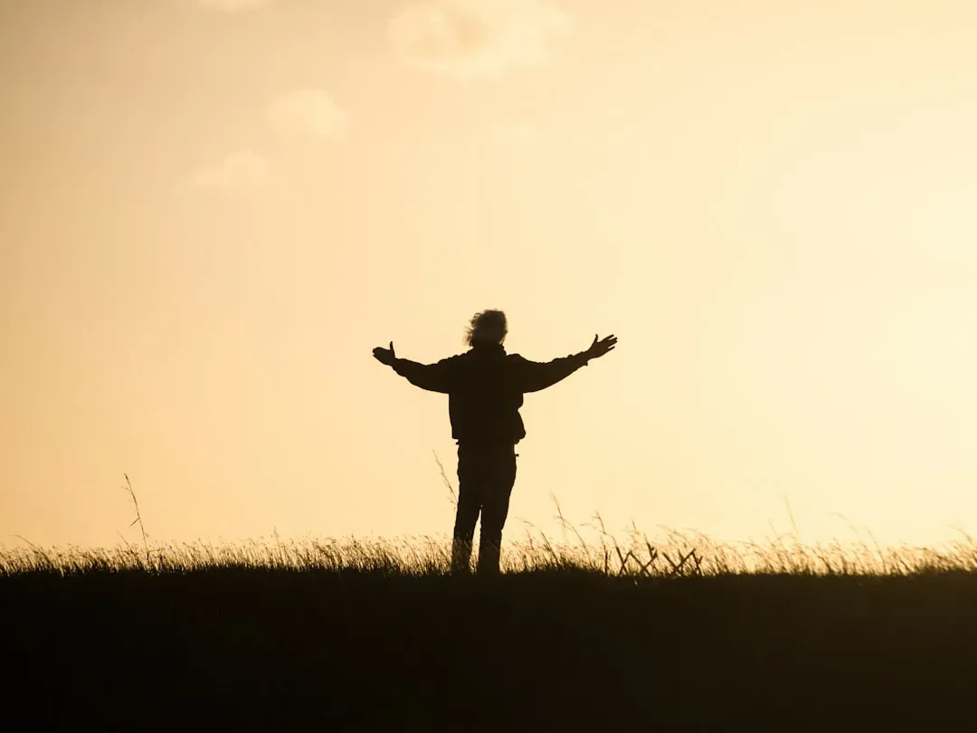 Feeling Less Alone: Connection, Gratitude, And A Different Kind Of Courage (Image Credits: Unsplash)