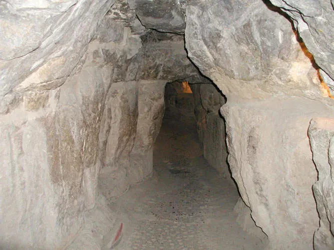 1. Secret Tunnels and Labyrinths Hidden Under the Great Pyramid (www.egyptarchive.co.uk - website deactivated by its owner (Mr. Jon Bodsworth) as of March 2011 (reference: archive.org), Copyrighted free use)