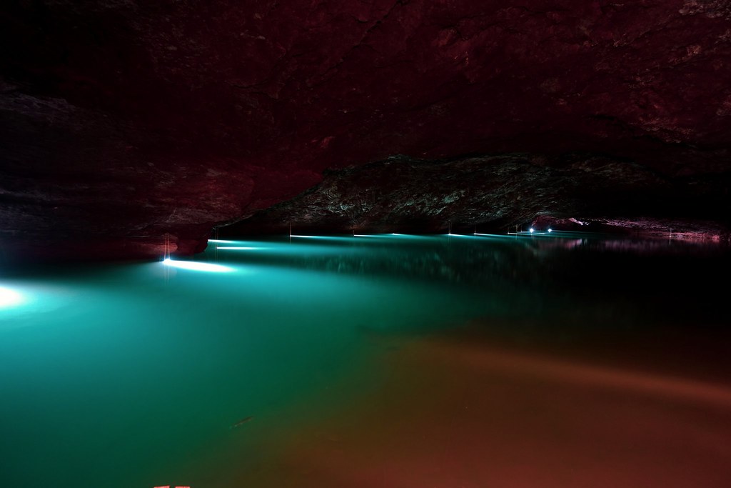 The Lost Sea, Tennessee: America's Hidden Underground Lake (Image Credits: Flickr)