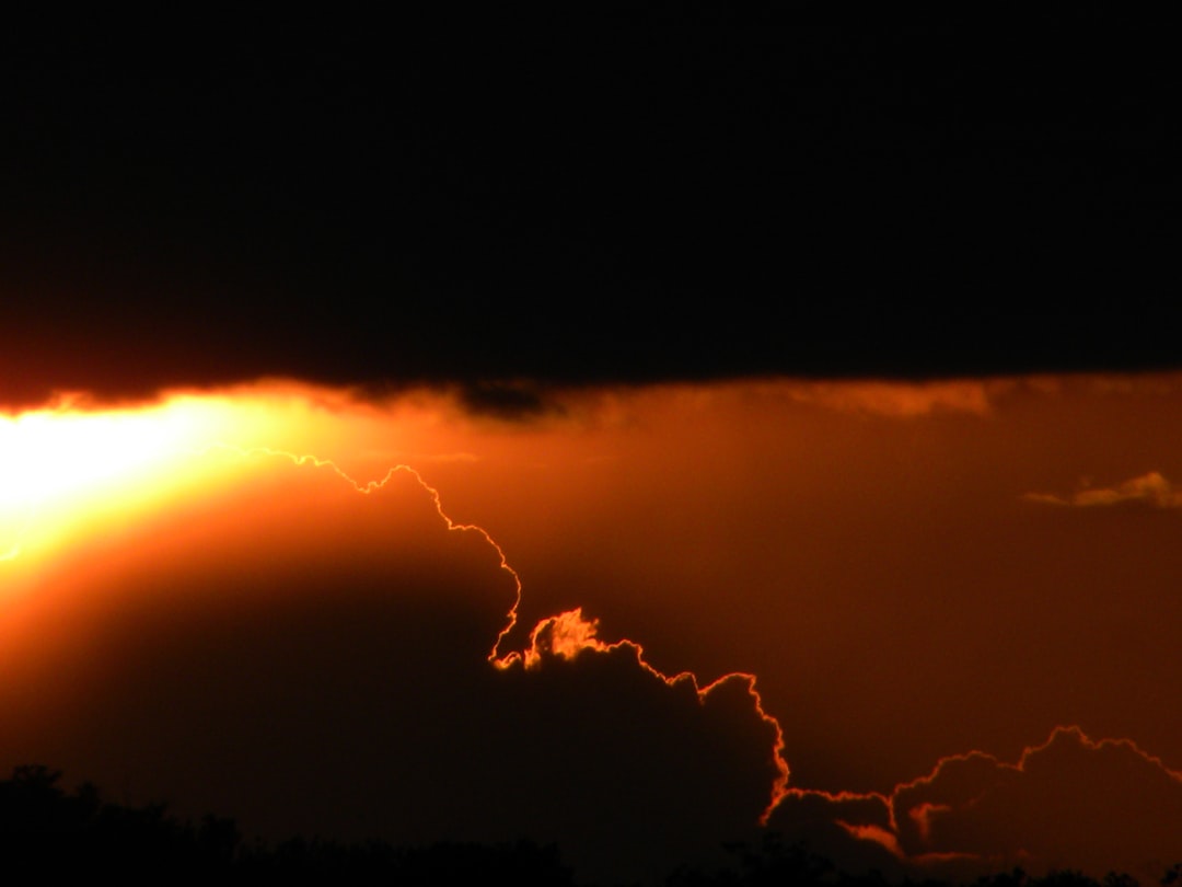 Heat Bursts: When Night Becomes a Furnace (Image Credits: Unsplash)