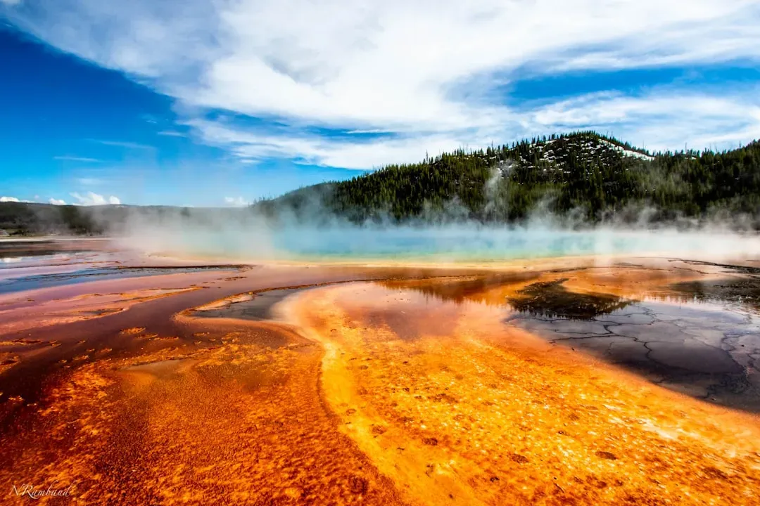 Yellowstone: A Supervolcano Hiding Beneath a Wonderland (Image Credits: Unsplash)