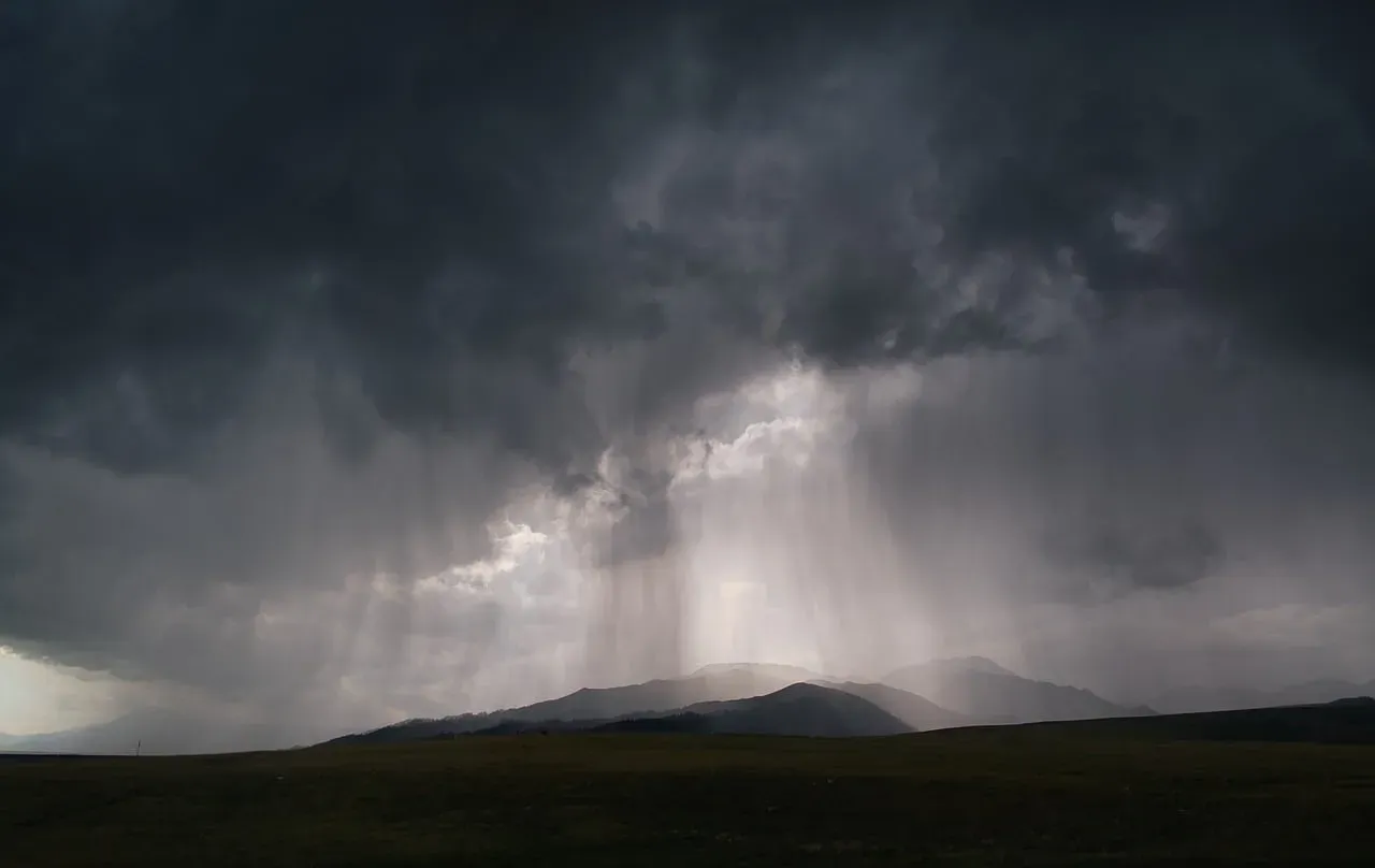 #10 - The Smell of Rain Builds Up in the Air Before It Ever Falls (Image Credits: Pixabay)