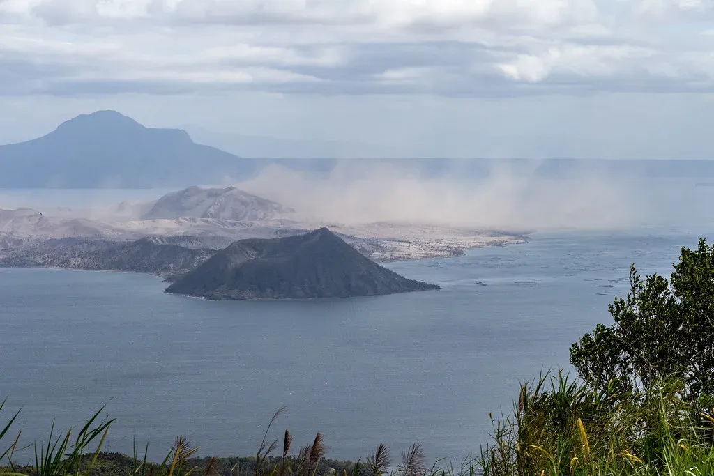 Crater Lake: Born From Catastrophe, Filled by Sky (. Ray in Manila, Flickr, CC BY 2.0)