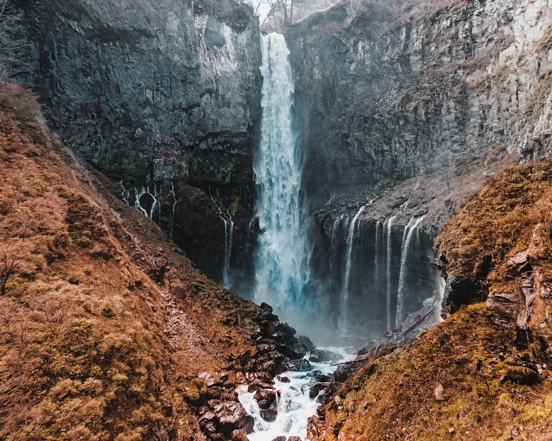 From Volcanic Cliffs to Glacial Valleys: How These Falls Were Born (Image Credits: Unsplash)