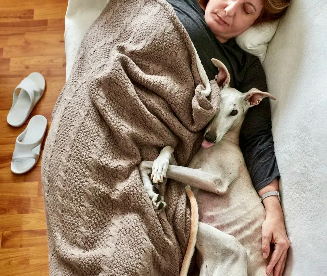 How to Respond: Boundaries, Comfort, and Mutual Trust (Image Credits: Unsplash)