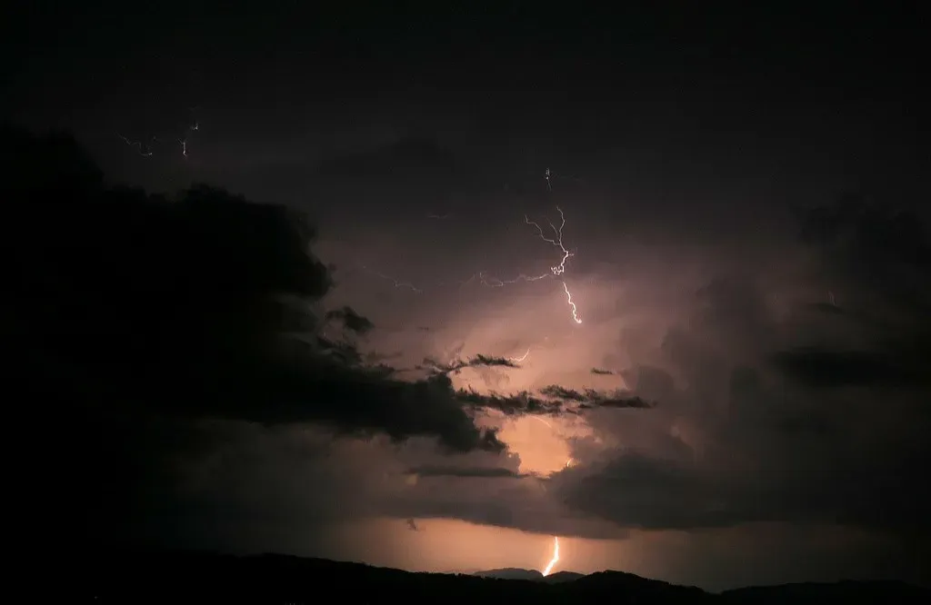 2. Sprites and Elves: Ghostly Flashes Above Thunderstorms (Image Credits: Pixabay)