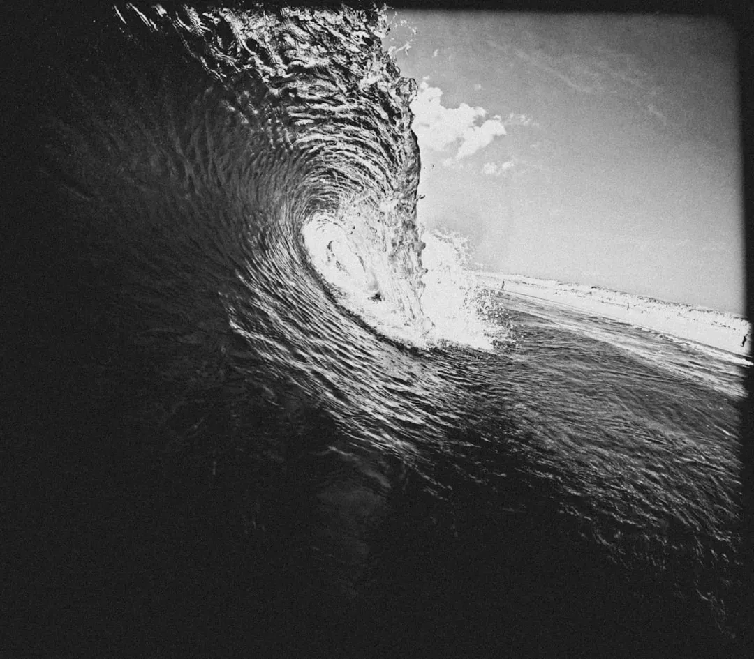 From Ancient Shores to Modern Satellites: Rogue Waves That Appear from Nowhere (Image Credits: Unsplash)