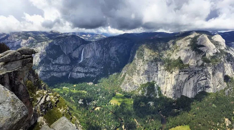 Yosemite National Park, California: Granite Cliffs and Sudden Vanishings (Image Credits: Pexels)