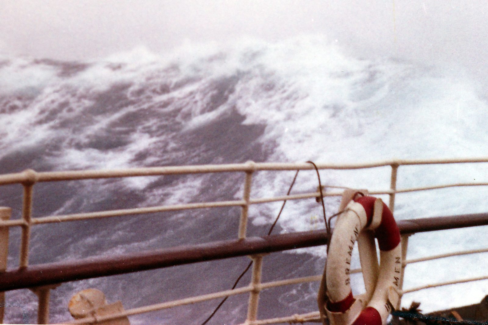 Rogue Waves: Monster Walls of Water That Break the Rules (Image Credits: Wikimedia)