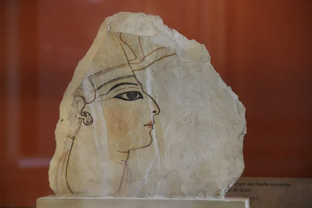 The Unknown Queen: A Royal Identity Erased by Time (Image Credits: Flickr)