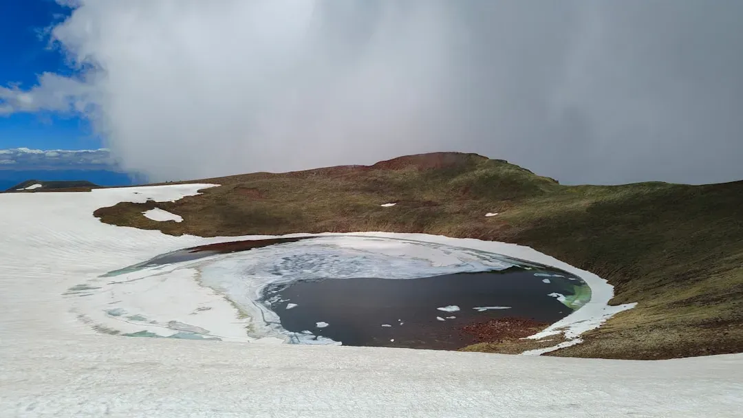 5. The Lake Is Fed Almost Entirely by Snow and Rain (Image Credits: Unsplash)