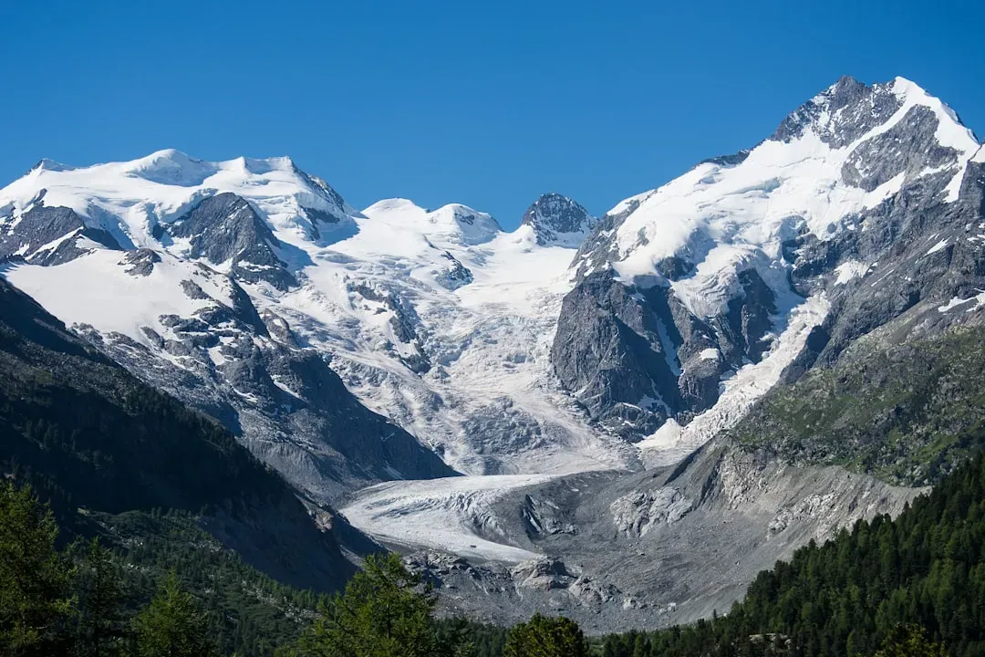 4. Leaving Behind Moraines That Act as Natural Dams (Image Credits: Unsplash)