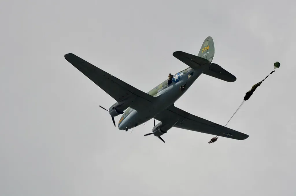 D. B. Cooper: The Skyjacker Who Jumped into Thin Air (Image Credits: Pixabay)