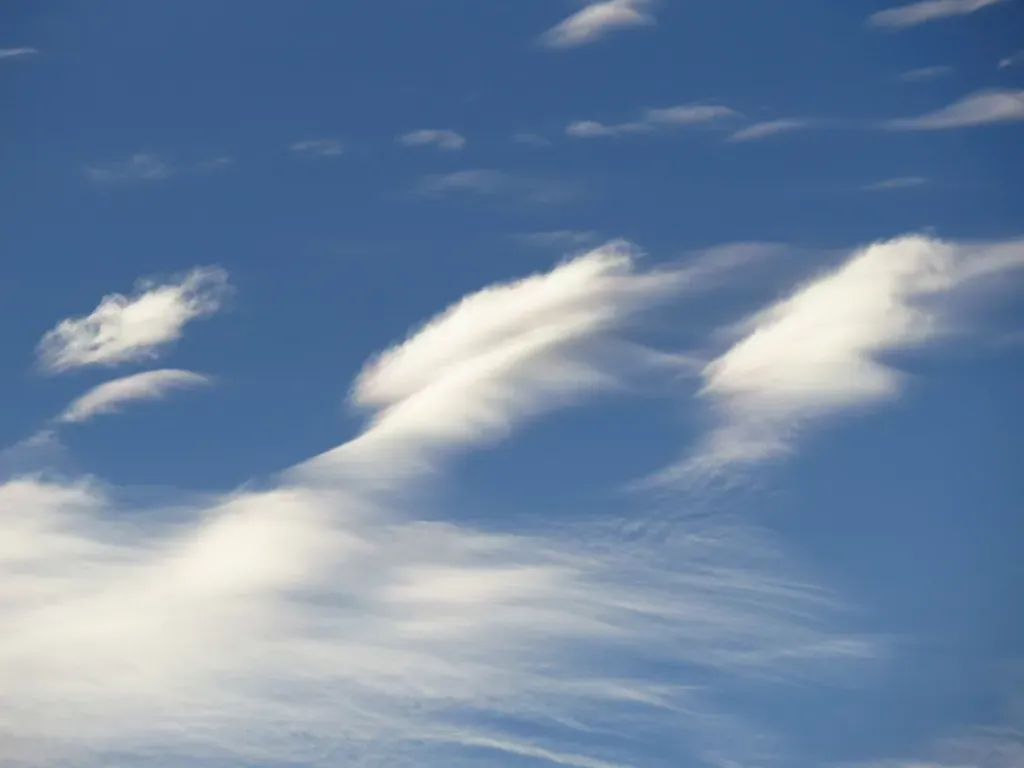 #3 - Mare's Tails In The Sky Mean Rain Is Three Days Out (Image Credits: Rawpixel)