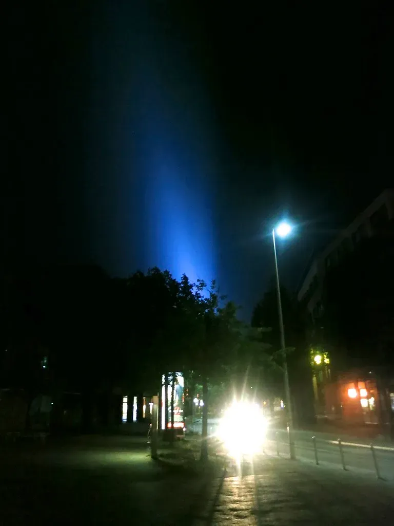 3. Earthquake Lights: The Sky on Fire Before the Ground Shakes (randwill, Flickr, CC BY 2.0)