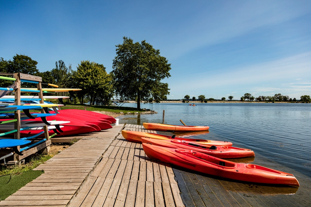 Lake Monona, Wisconsin - The Urban Lake's Drama (Image Credits: Rawpixel)