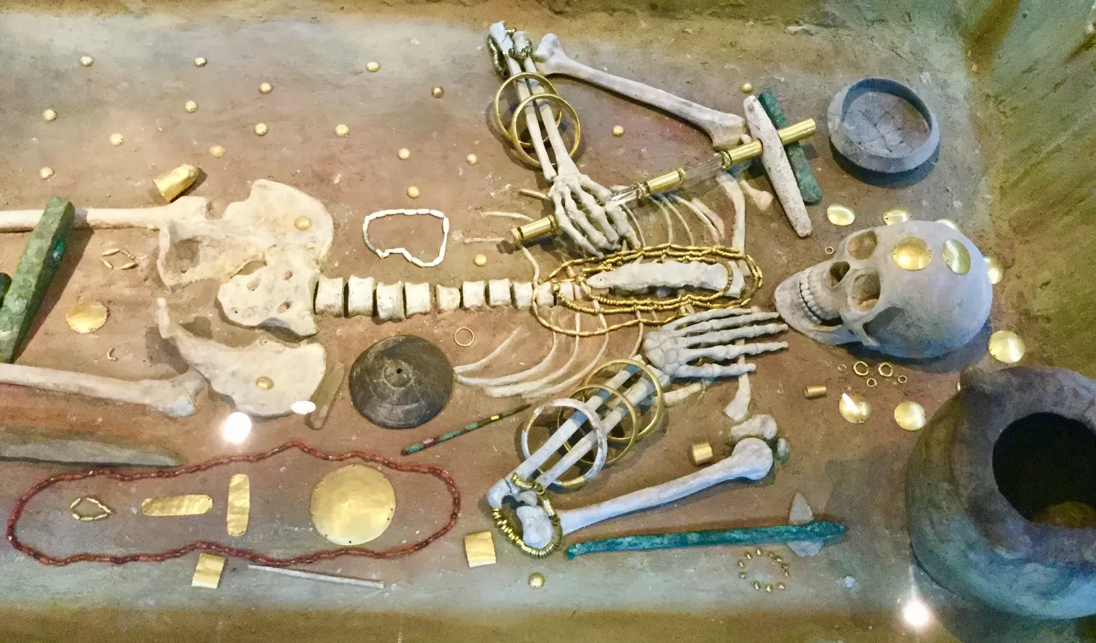 #21 The Varna Necropolis: Gold Before the Pharaohs (201705 - Balkans - Stone Age king with Earliest Wrought-Gold Artifacts - 39 of 101 - Varna - Varna, May 25, 2017, CC BY-SA 2.0)