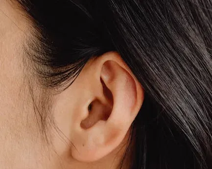 Phantom Sounds: When Your Ears Hear What They Expect (Image Credits: Pexels)