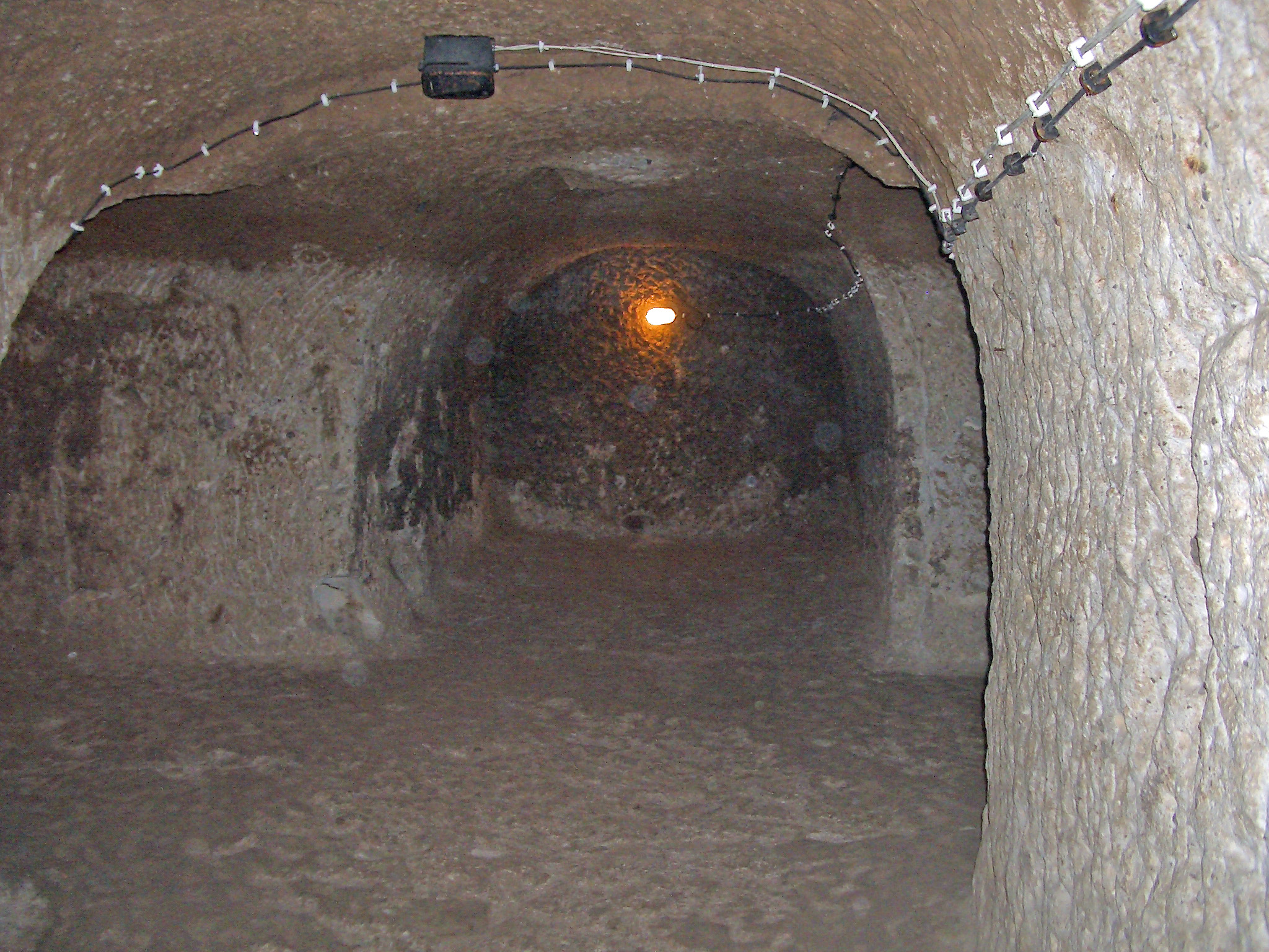 The Ancient Fortress Beneath Turkey's Fairy Chimneys (Image Credits: Wikimedia)