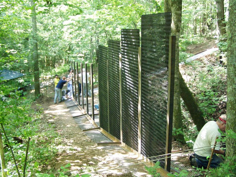 Strategic Fencing Systems Guide Animals to Safety (Image Credits: Wikimedia)