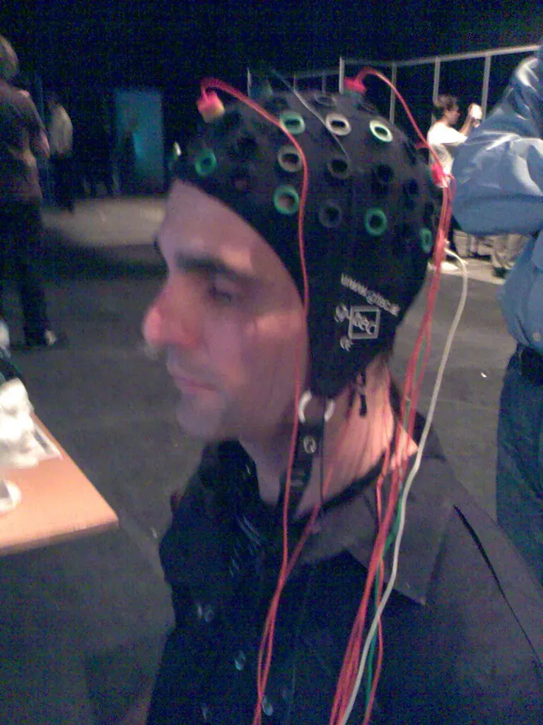 The Unique Electrical Signature of Dream Sleep (Image Credits: Flickr)